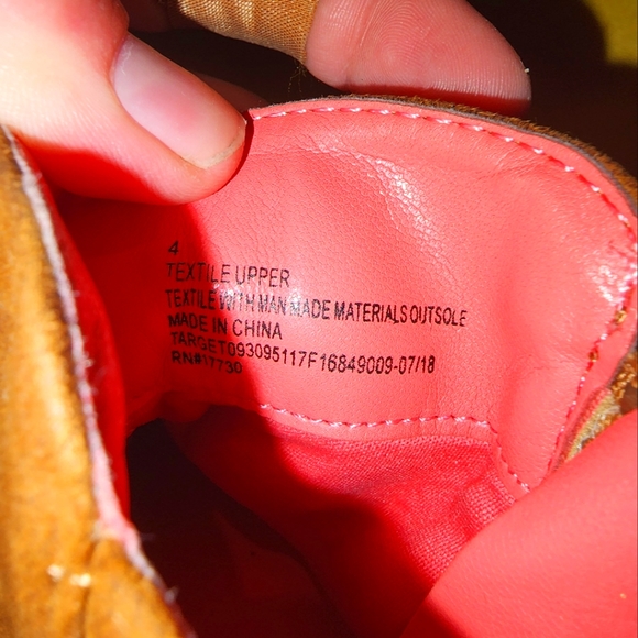 Girl's size 4 Cat & Jack boot - Picture 2 of 5